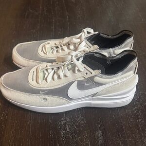 Nike Men's Sneakers in Gray and White